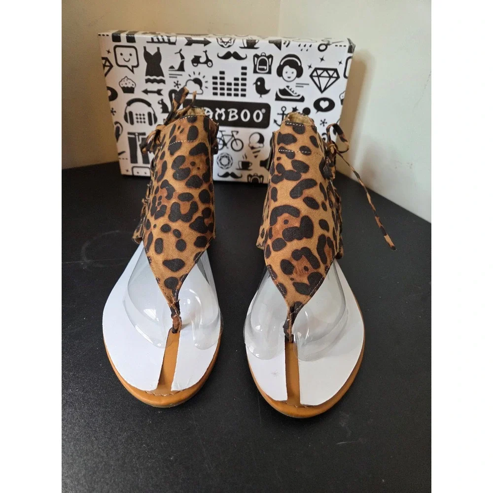 Bamboo Bliss-92M Leopard Print Gladiator Thong Sandals Womens 6 LEOFS Flat